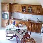 Vintage Seafront House شقة *