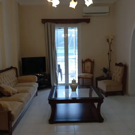 Vintage Seafront House Apartmán *